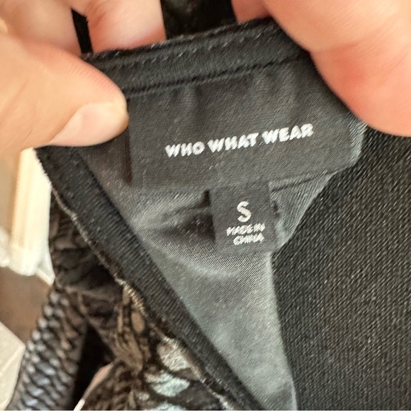 Who What Wear Black Textured Velvet Long Sleeve Dress - Picture 6 of 7